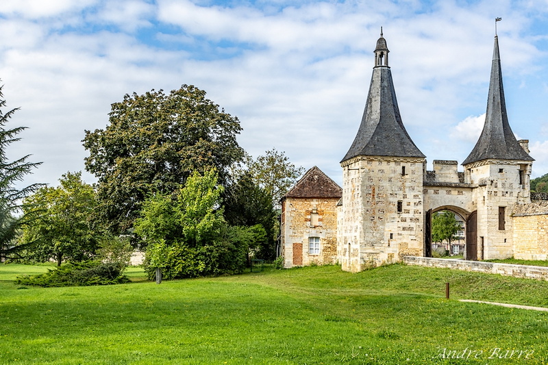 022-Abbaye_du_Bec-Helloin.jpg